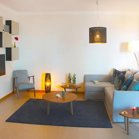 Modern Apartment, Close To The Beach, Wi-fi & A C Portimao
