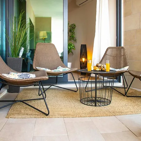 Apartment Modern Apartment, Close To The Beach, Wi-fi & A C Portimao